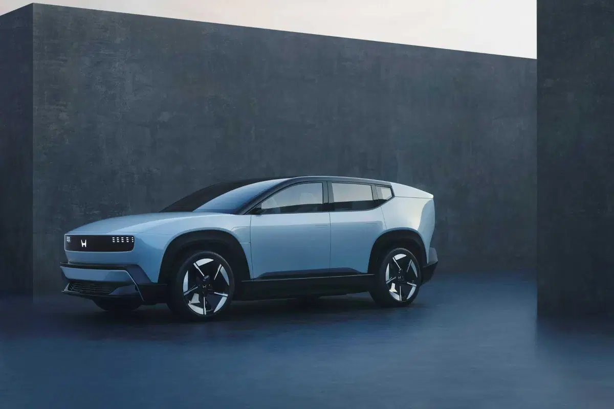 Honda sorprende a Goodwood 2025: in scena la “quasi kei car” elettrica e tante icone del passato (2)