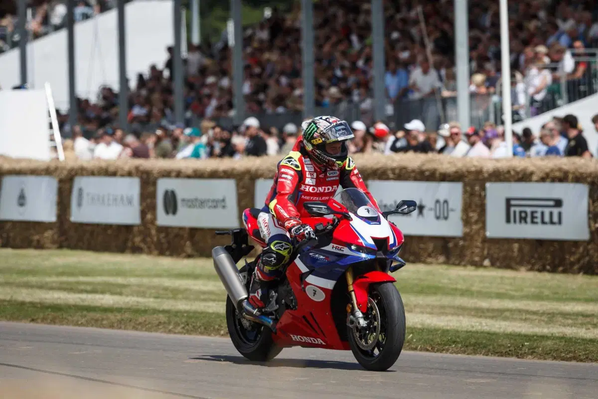Honda sorprende a Goodwood 2025: in scena la “quasi kei car” elettrica e tante icone del passato (3)