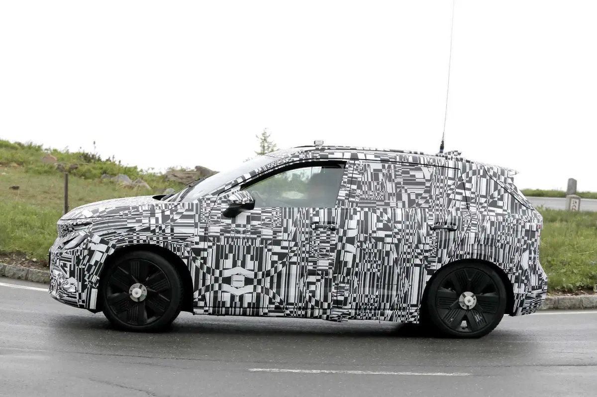 Skoda Epiq: avvistato il SUV urbano 100% elettrico che costerà circa 25.000 euro (6)