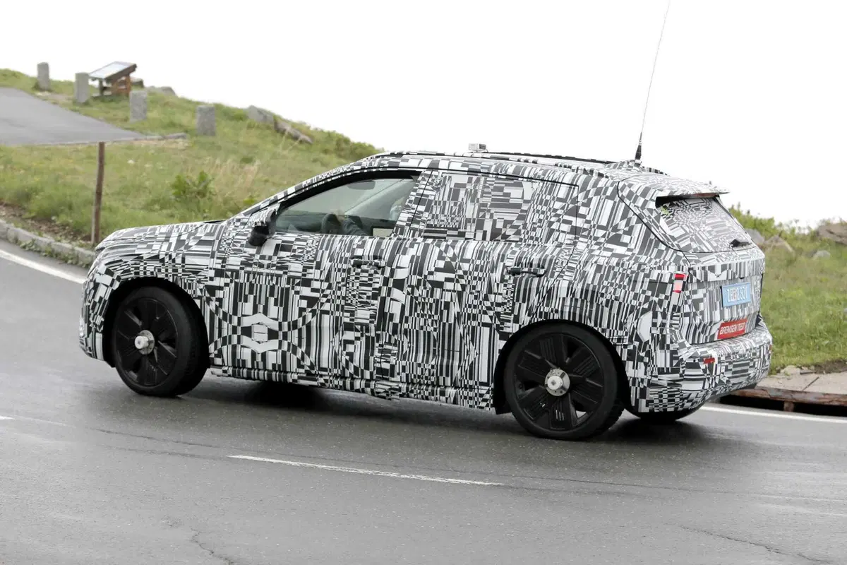 Skoda Epiq: avvistato il SUV urbano 100% elettrico che costerà circa 25.000 euro (7)