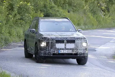 BMW X7 2028: la nuova generazione si mostra in anteprima, ma niente V8 in Europa... [Foto Spia]