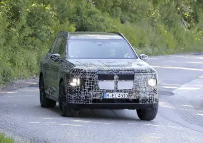 BMW X7 2028: la nuova generazione si mostra in anteprima, ma niente V8 in Europa... [Foto Spia]