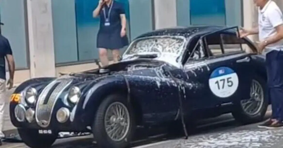 Mille Miglia 2025: a fuoco una Talbot-Lago del 1948 il video dell'intervento