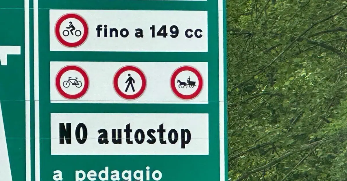 125 in autostrada. I cartelli sono ancora tutti sbagliati: si pu&ograve; andare o no?