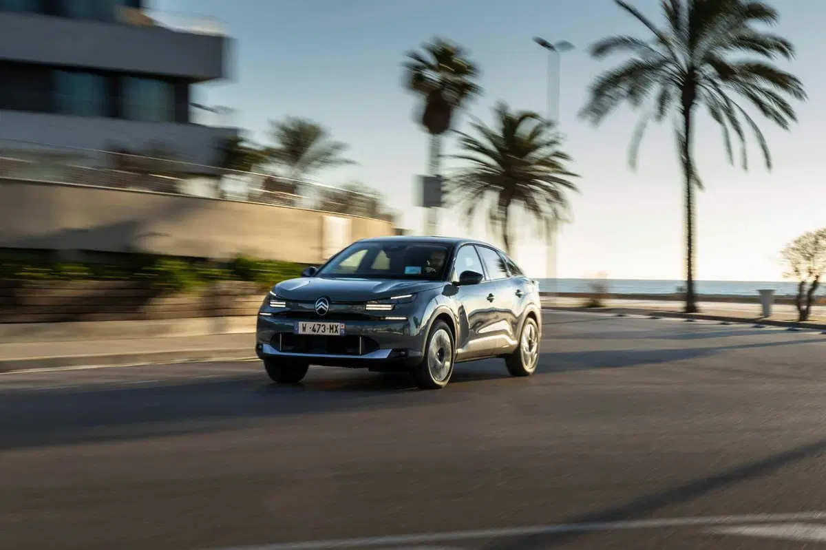 Citroën C4 Hybrid a 19.900 euro (2)