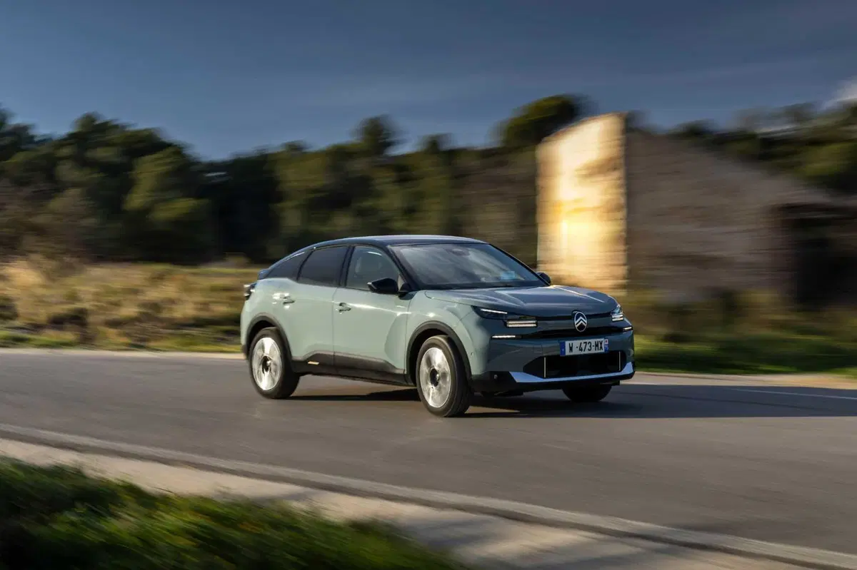 Citroën C4 Hybrid a 19.900 euro (4)