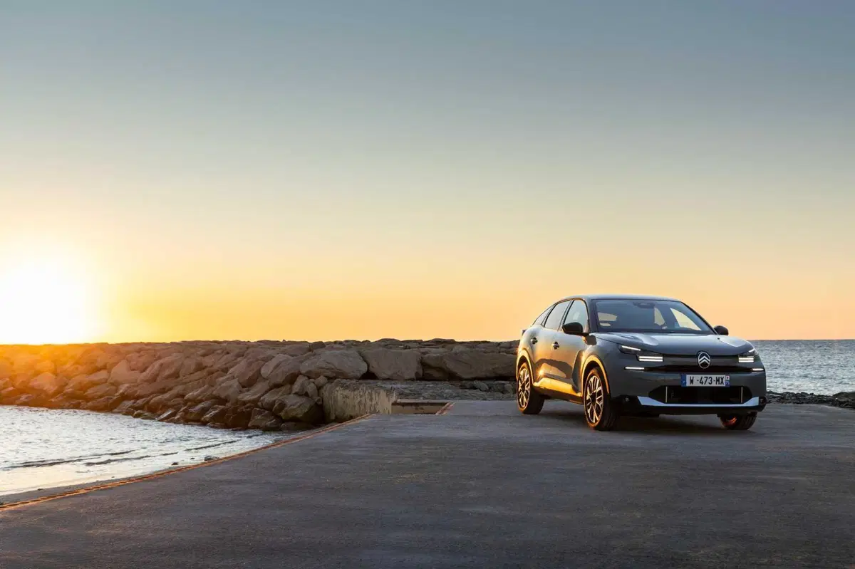 Citroën C4 Hybrid a 19.900 euro (8)