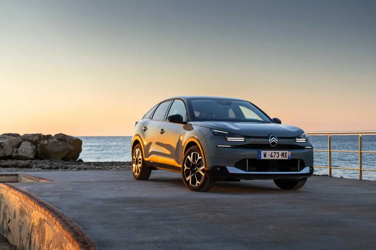 Citroën C4 Hybrid a 19.900 euro (10)