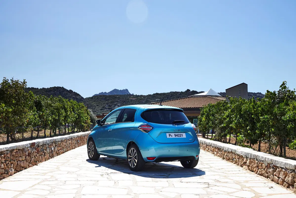 Renault Zoe Iconic R135 qstomize van (5)