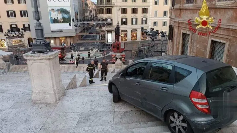 Con l'auto sulla scalinata di Piazza di Spagna: perch&eacute; &egrave; cos&igrave; facile?