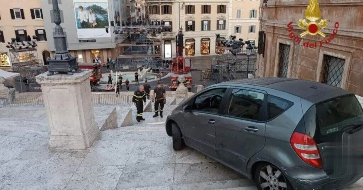 Con l'auto sulla scalinata di Piazza di Spagna: perch&eacute; &egrave; cos&igrave; facile?