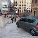 Con l'auto sulla scalinata di Piazza di Spagna: perché è così facile?
