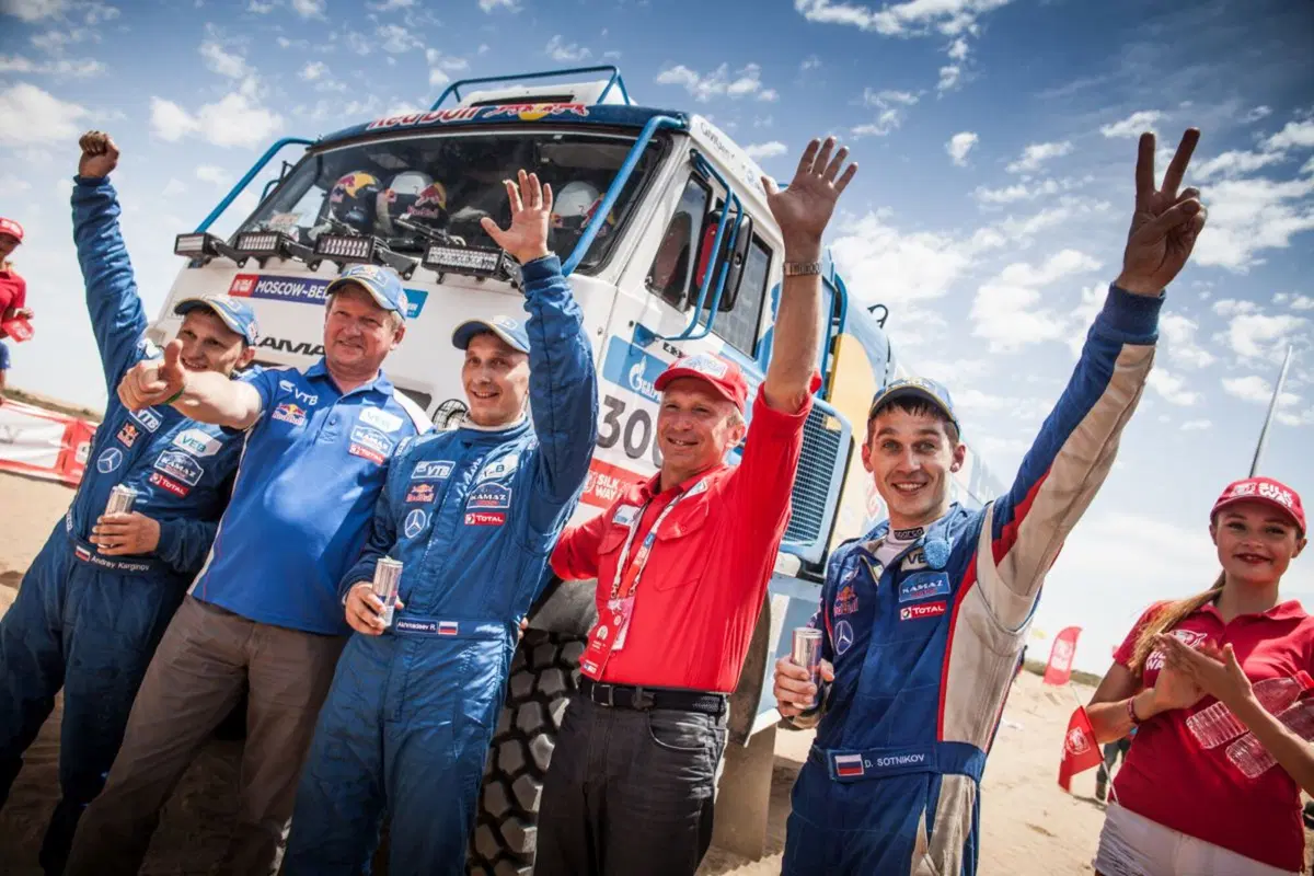 SWR16 Telex 14. A Hohhot salgono sul trono il Re, Despres, e il Leone, Peugeot (22)