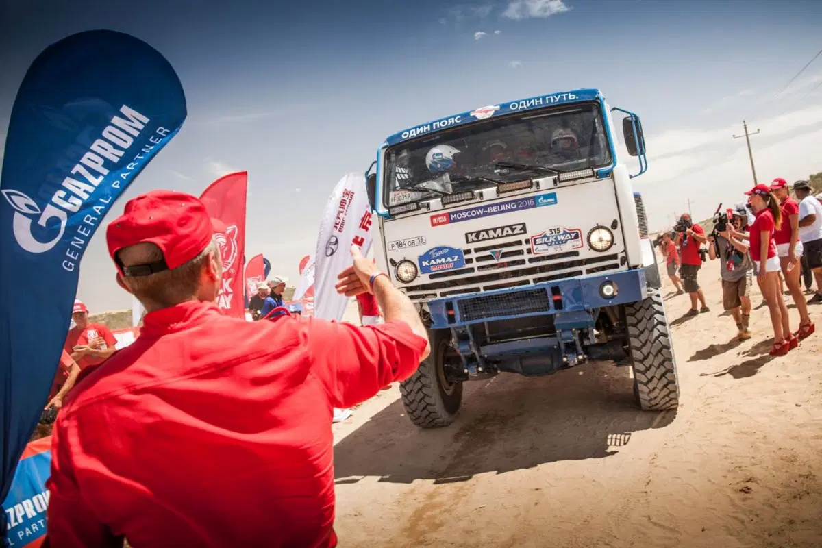 SWR16 Telex 14. A Hohhot salgono sul trono il Re, Despres, e il Leone, Peugeot (25)