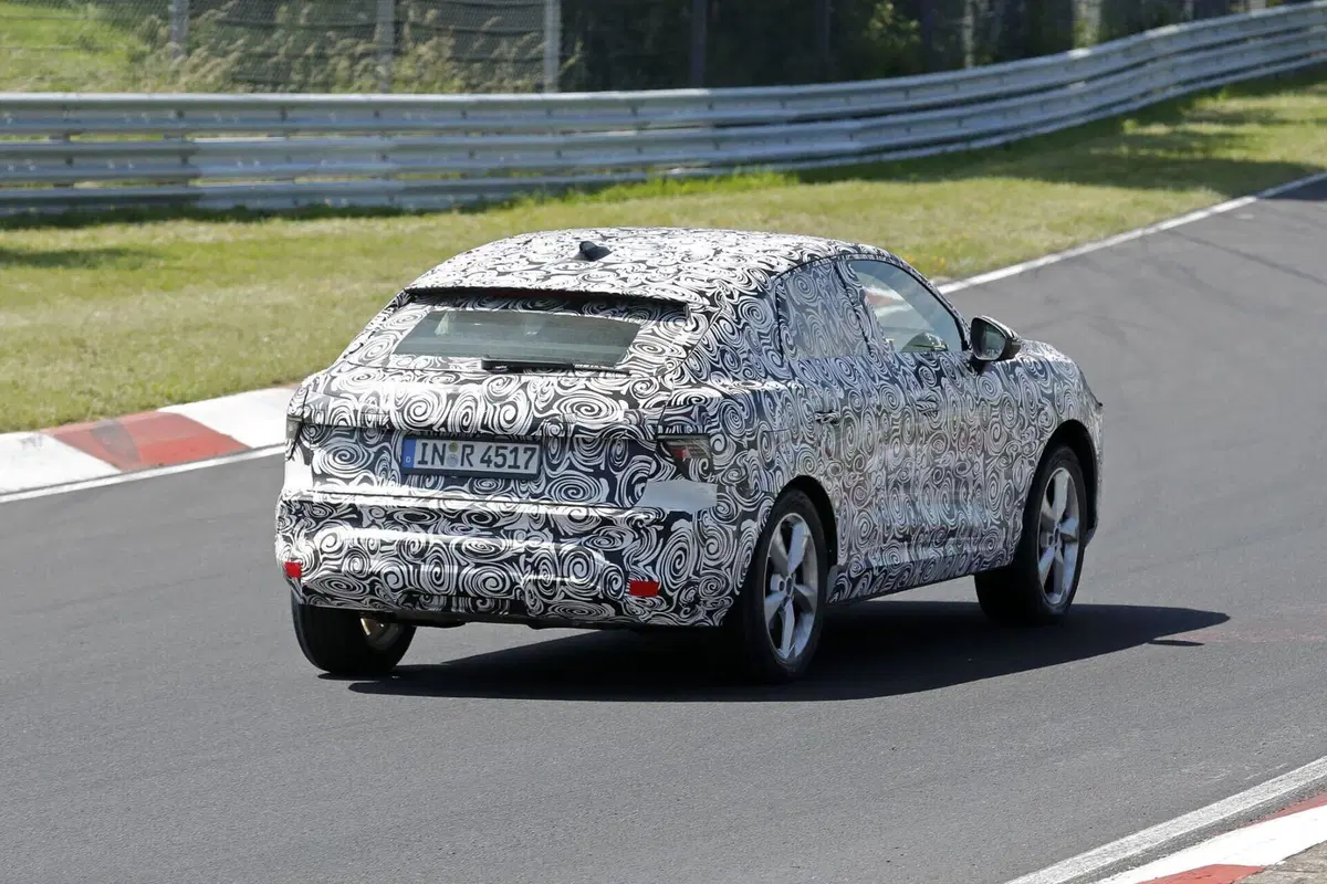 Audi Q3 Sportback 2026: il SUV coupé si fa vedere al Nürburgring in veste definitiva [Foto Spia]