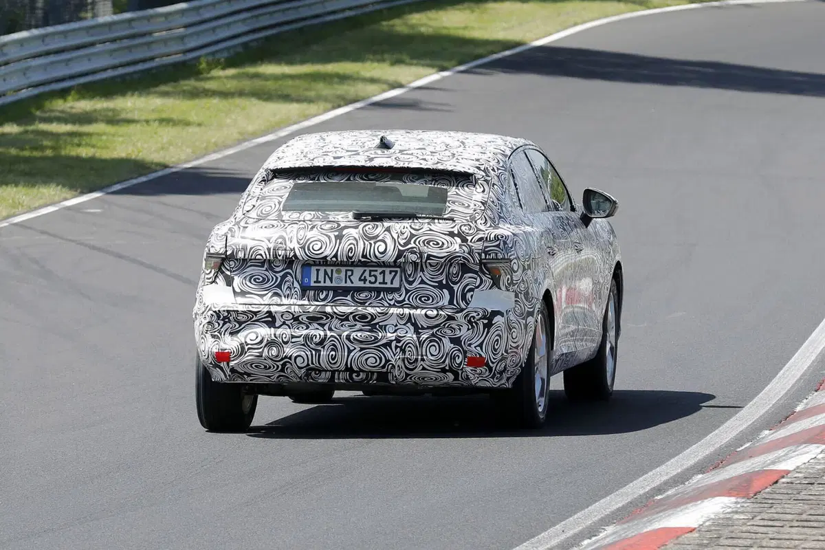 Audi Q3 Sportback 2026: il SUV coupé si fa vedere al Nürburgring in veste definitiva [Foto Spia] (7)