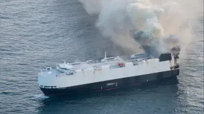 La grande nave cinese Morning Midas &egrave; affondata: bruciava da 20 giorni con 3.000 auto a bordo