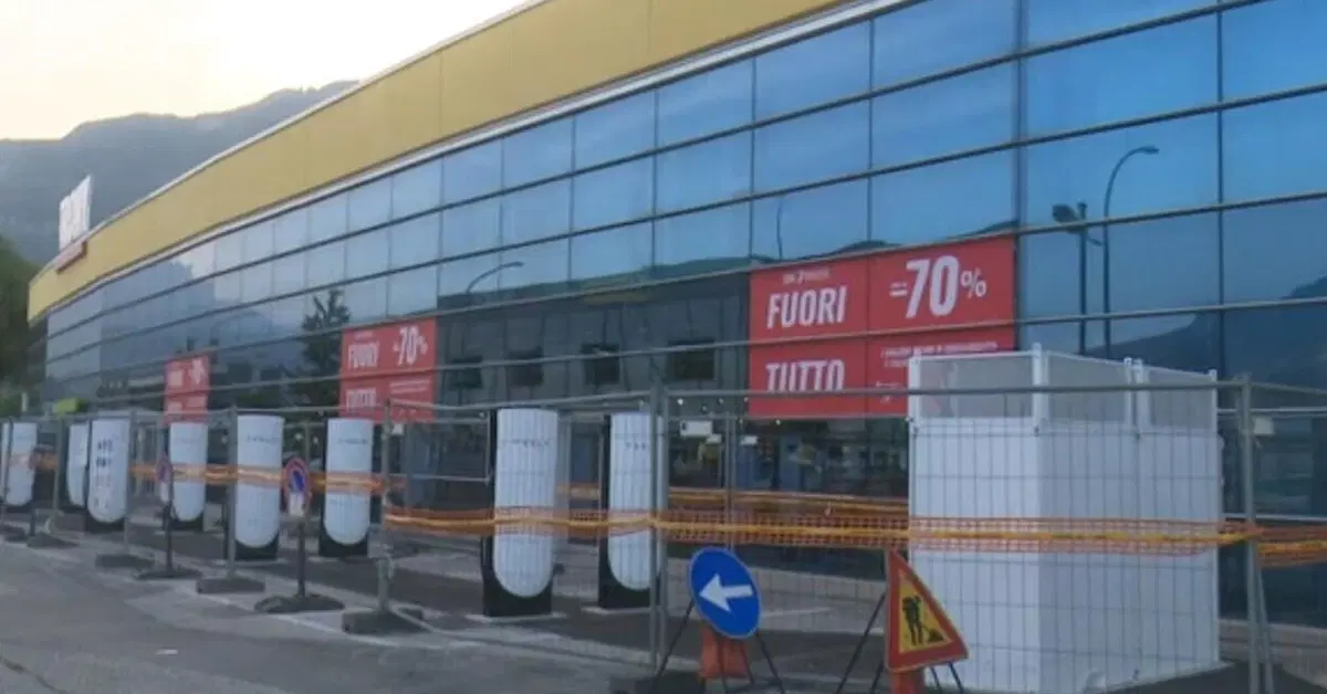 Attentato Tesla supercharger: "sabotare la societ&agrave; tecnologica"