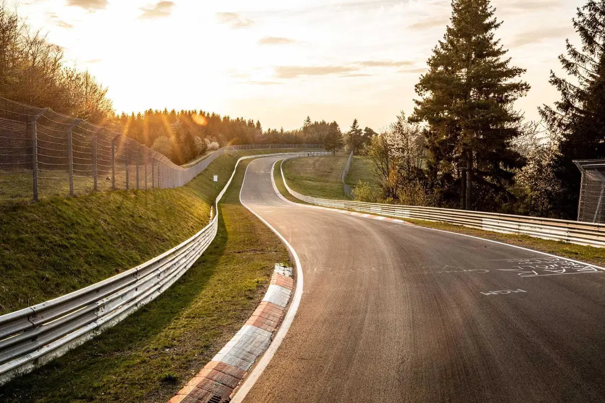 Vacanza al Nurburgring: ma quanto costa davvero girare nel Green Hell? (2)