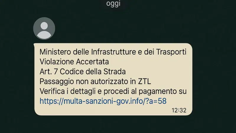 Multa ZTL via WhatsApp, &egrave; una truffa, non pagare nulla