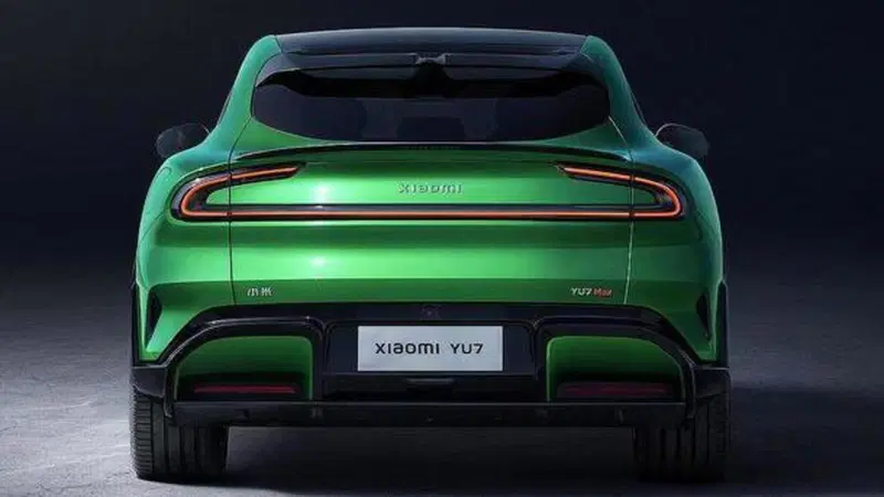 L'elettrica Xiaomi che piace ai Tesla-fan e sembra una Ferrari Purosangue, prezzo shock