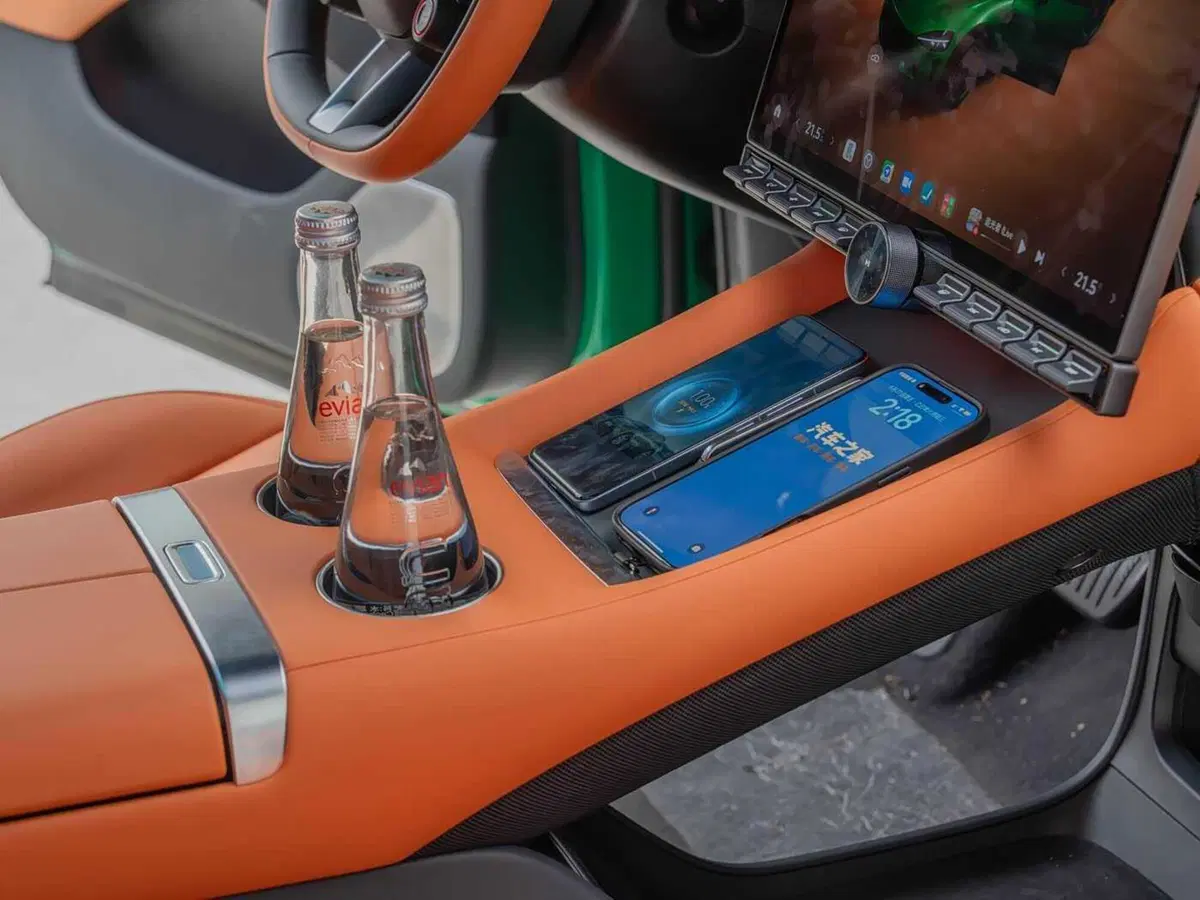 L'elettrica Xiaomi che piace ai Tesla-fan e sembra una Ferrari Purosangue, prezzo shock (3)