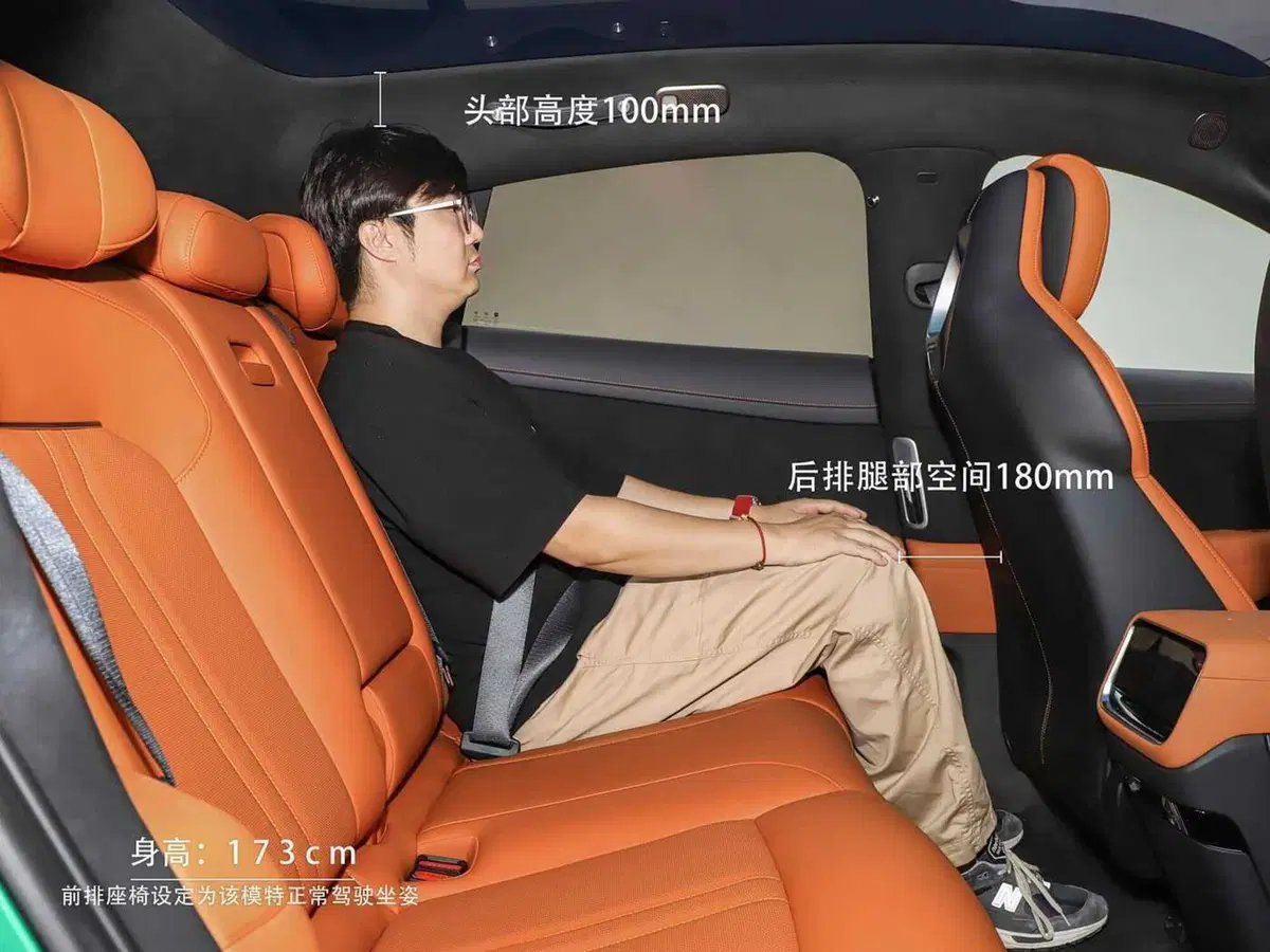 L'elettrica Xiaomi che piace ai Tesla-fan e sembra una Ferrari Purosangue, prezzo shock (7)