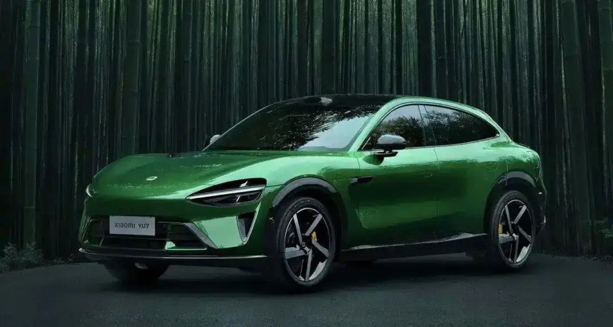 L'elettrica Xiaomi che piace ai Tesla-fan e sembra una Ferrari Purosangue, prezzo shock (13)