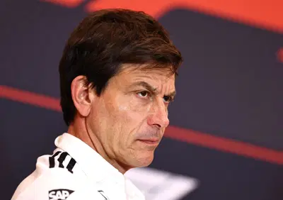 F1. Wolff blinda Russell ma non chiude la porta a Verstappen in Mercedes: “Flirt? Dipende da come ti comporti”