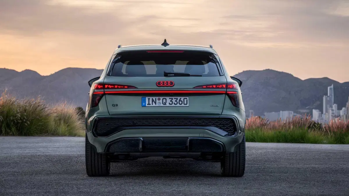 Audi Q3 1.5 e-hybrid Business Advanced 272cv s-tronic (8)