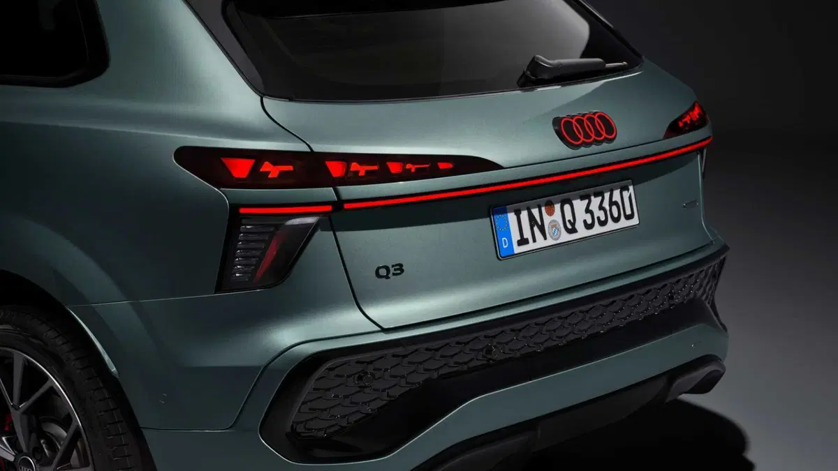 Audi Q3 1.5 e-hybrid Business Advanced 272cv s-tronic (21)