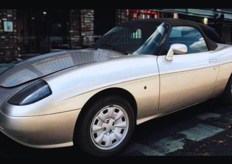 Fiat Barchettad'epoca del 2000 a Noventa Padovana