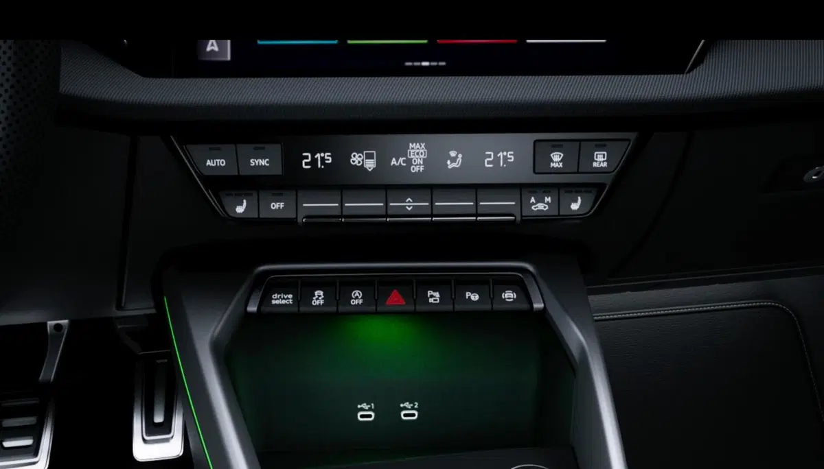 Come facevano senza queste 10 invenzioni che ci hanno cambiato la vita in auto?