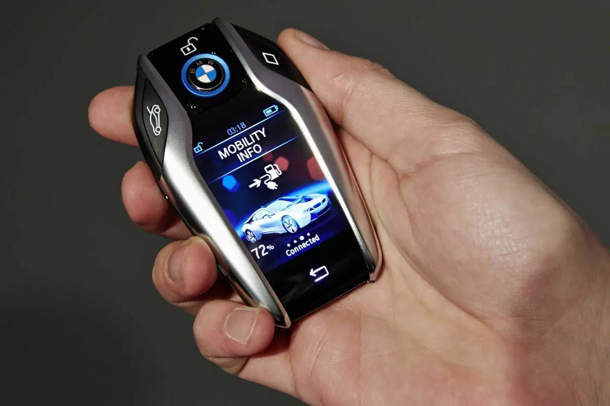 Come facevano senza queste 10 invenzioni che ci hanno cambiato la vita in auto? (3)