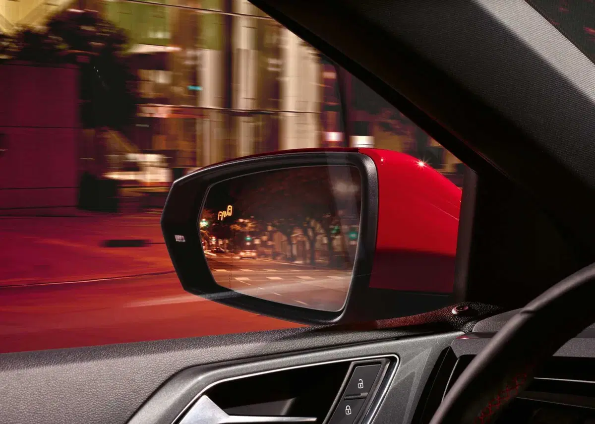 Come facevano senza queste 10 invenzioni che ci hanno cambiato la vita in auto? (9)