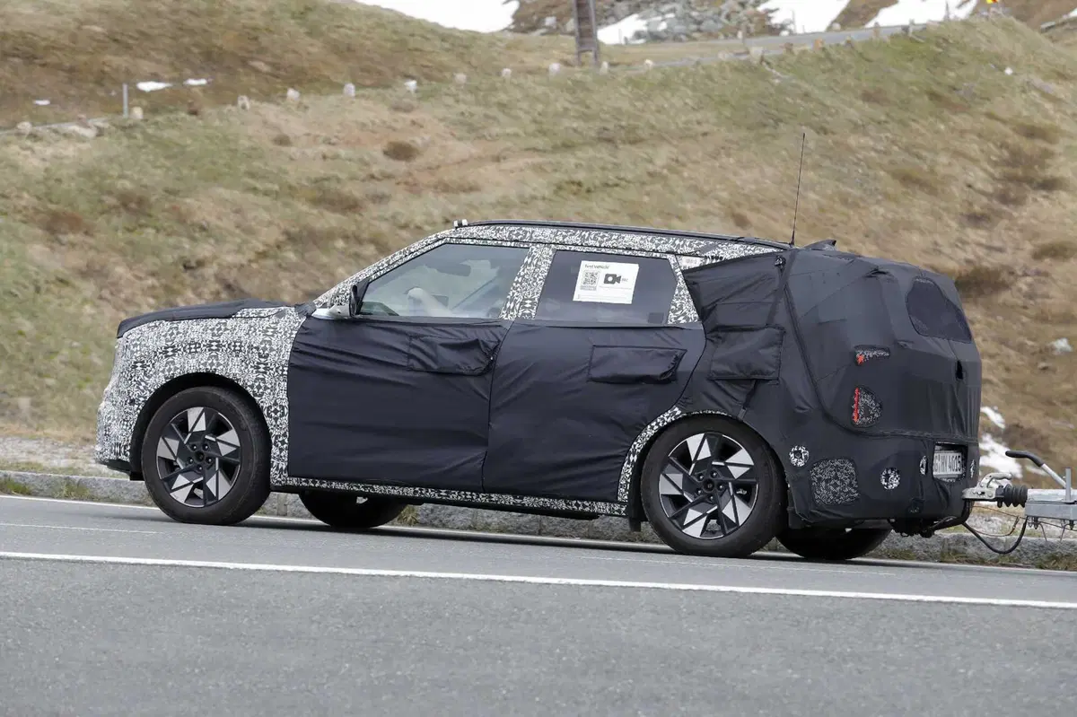 Nuova Kia Seltos 2027: il SUV compatto cambia volto e potrebbe arrivare anche in Europa [Foto Spia] (8)