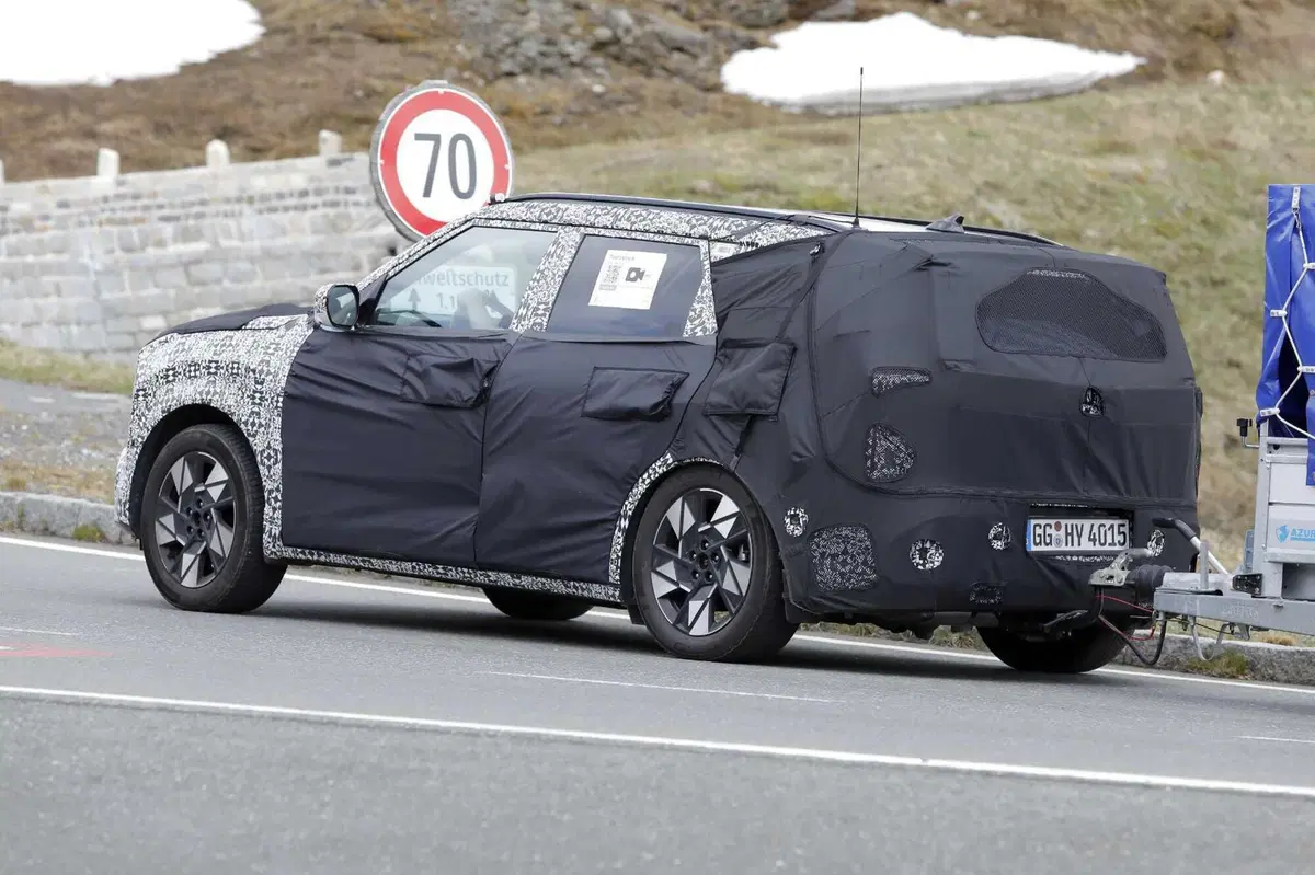 Nuova Kia Seltos 2027: il SUV compatto cambia volto e potrebbe arrivare anche in Europa [Foto Spia] (9)
