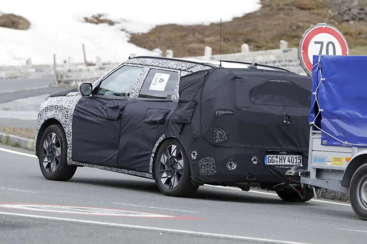 Nuova Kia Seltos 2027: il SUV compatto cambia volto e potrebbe arrivare anche in Europa [Foto Spia] (10)