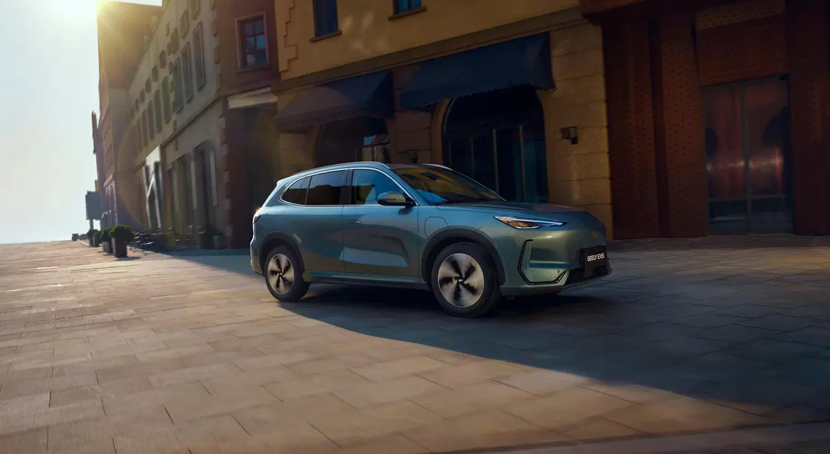 Basta marchi europei: “le auto le vendiamo direttamente noi!” — I cinesi di Geely sbarcano in Italia