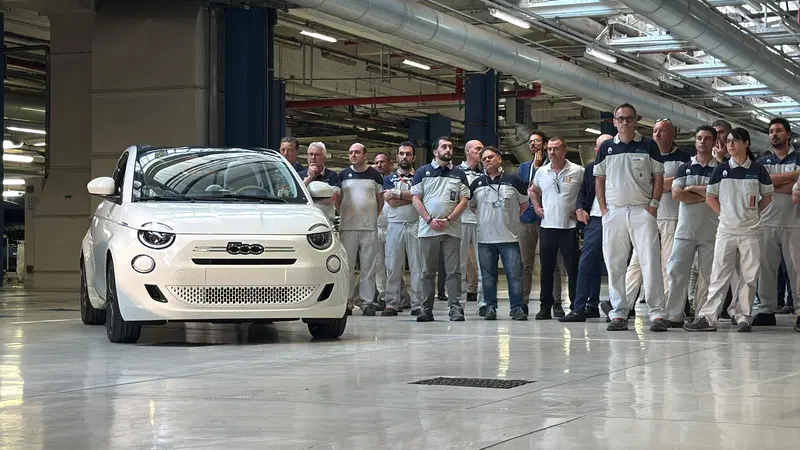 Fiat 500 Hybrid, la rinascita a Mirafiori, oggi riparte tutto, molto di corsa: il prezzo &egrave; di 17.000 euro