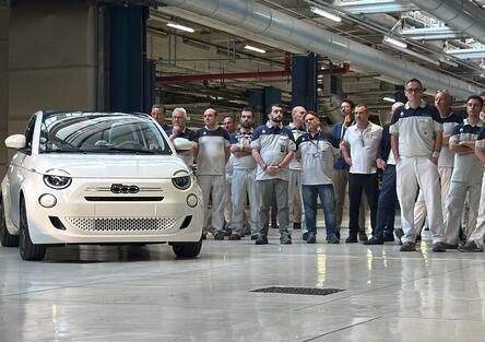Fiat 500 Hybrid, la rinascita a Mirafiori, oggi riparte tutto, molto di corsa: il prezzo è di 17.000 euro