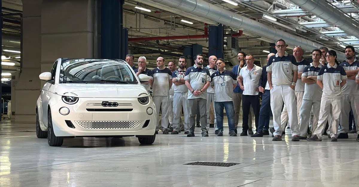 Fiat 500 Hybrid, la rinascita a Mirafiori, oggi riparte tutto, molto di corsa: il prezzo &egrave; di 17.000 euro