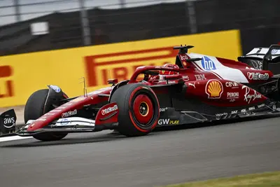 F1. GP Silverstone 2025, risultati FP3: Leclerc comanda davanti a Piastri e Verstappen. Norris 4&deg;, Hamilton penalizzato dalla bandiera rossa