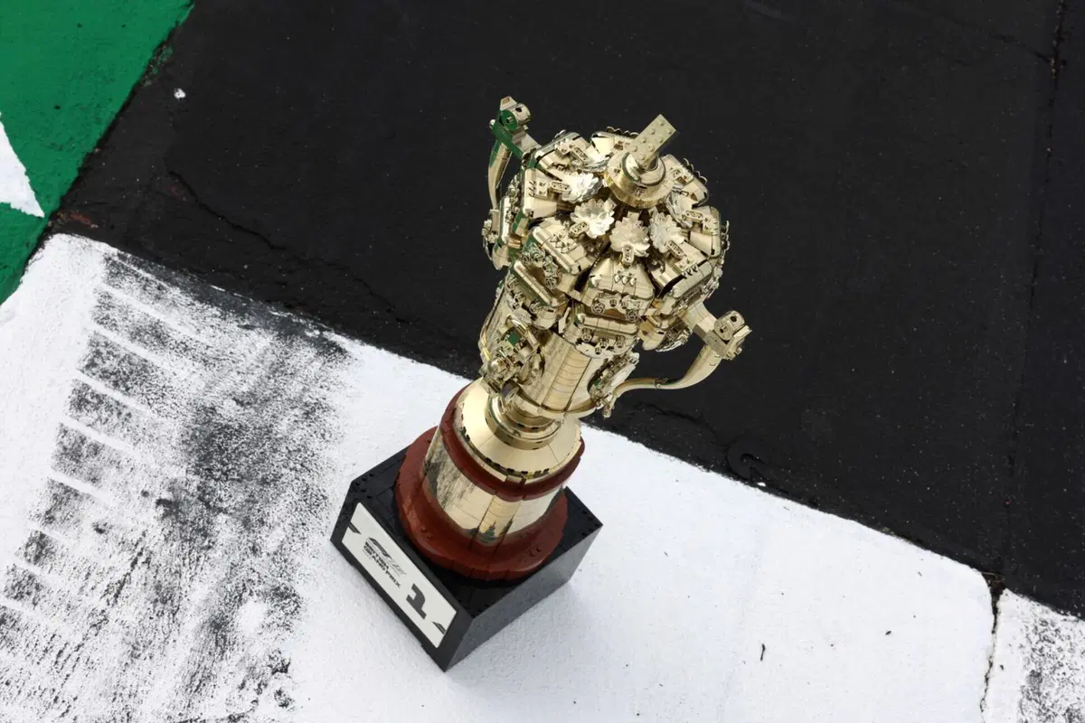 F1. Il vincitore del Gran Premio di Silverstone 2025 solleverà un trofeo fatto di mattoncini Lego (4)