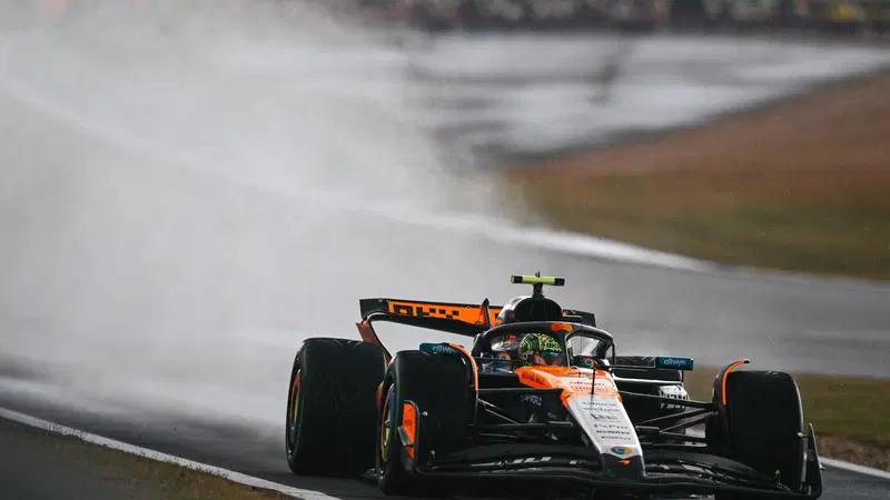F1, GP Gran Bretagna 2025: Lando Norris vince a Silverstone! Secondo Piastri per penalit&agrave;. Primo podio per Hulkenberg. Disastro Ferrari con Leclerc, Hamilton 4&deg;
