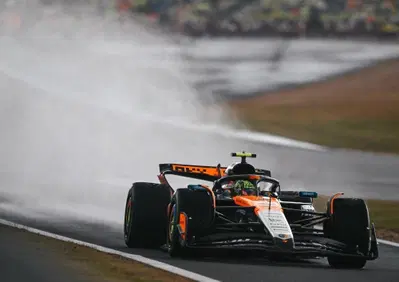 F1, GP Gran Bretagna 2025: Lando Norris vince a Silverstone! Secondo Piastri per penalità. Primo podio per Hulkenberg. Disastro Ferrari con Leclerc, Hamilton 4°