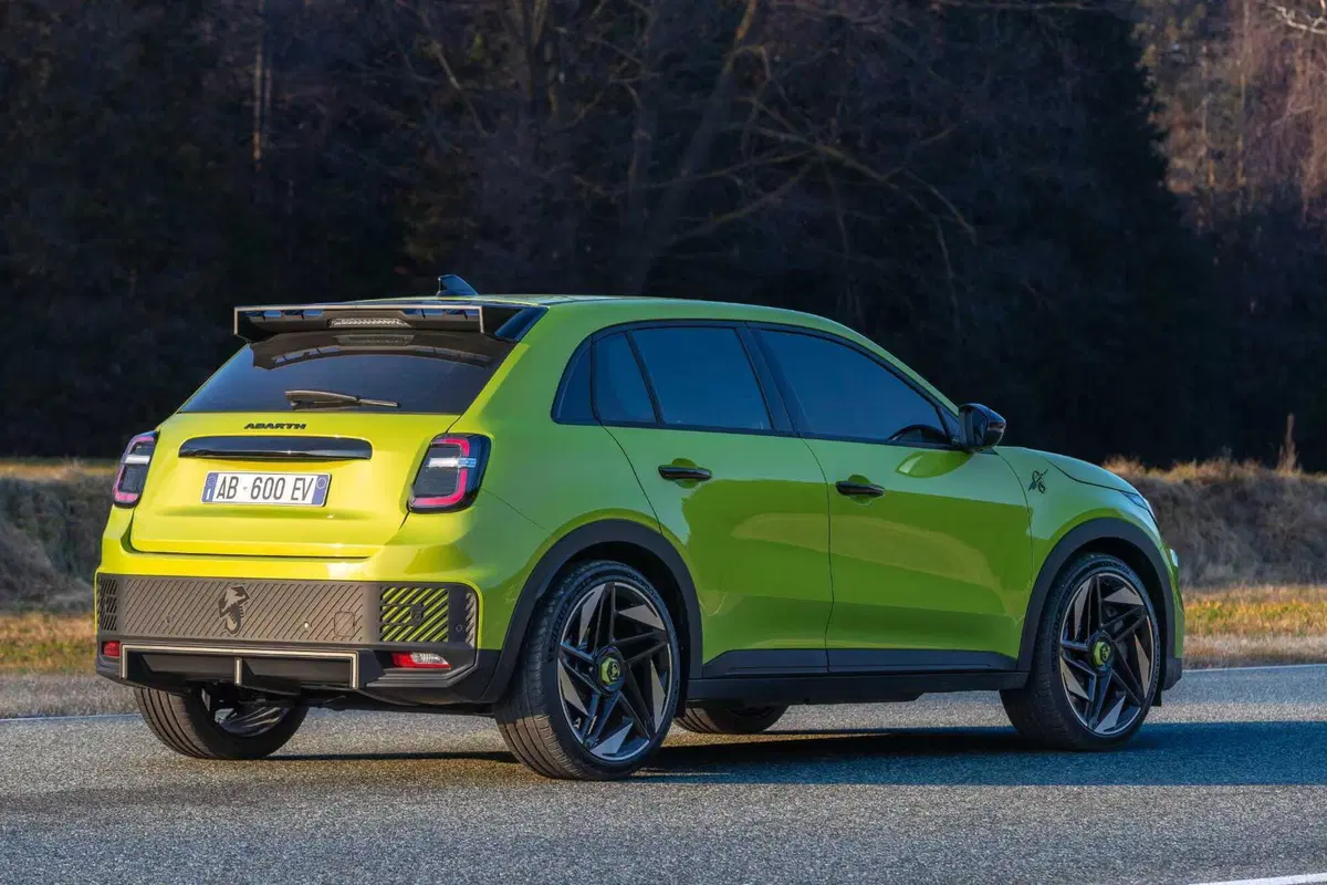 Abarth 600e abbassato il prezzo di listino (2)