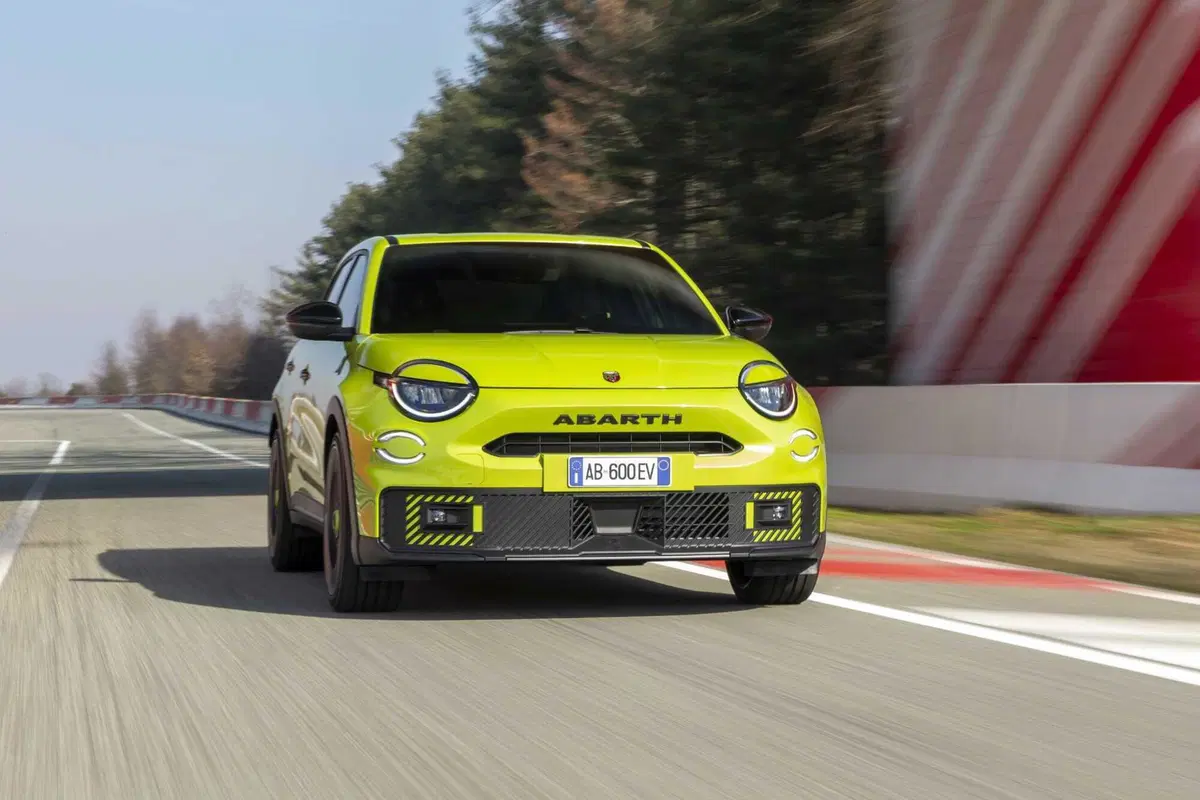 Abarth 600e abbassato il prezzo di listino