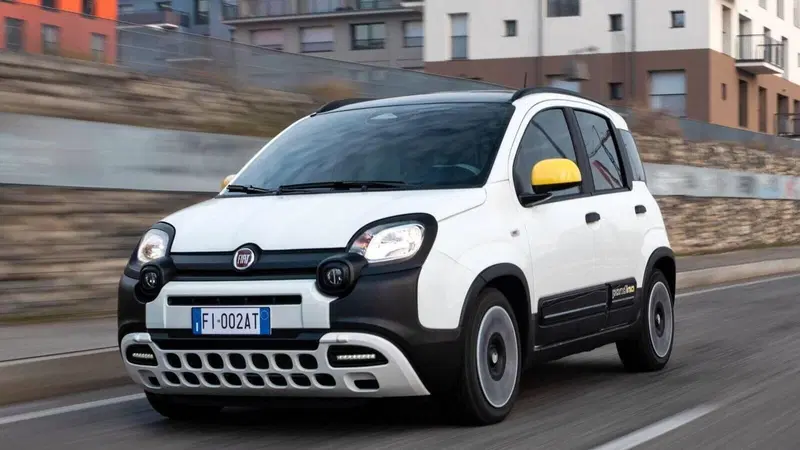 Fiat Panda: resta in campo e le ha tutte contro. Top e Flop