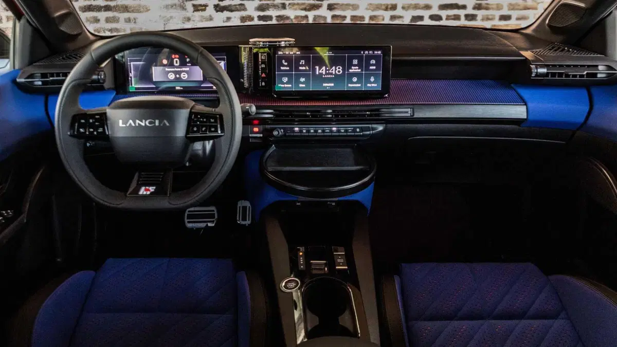 Lancia Ypsilon 54kWh HF 280cv (5)